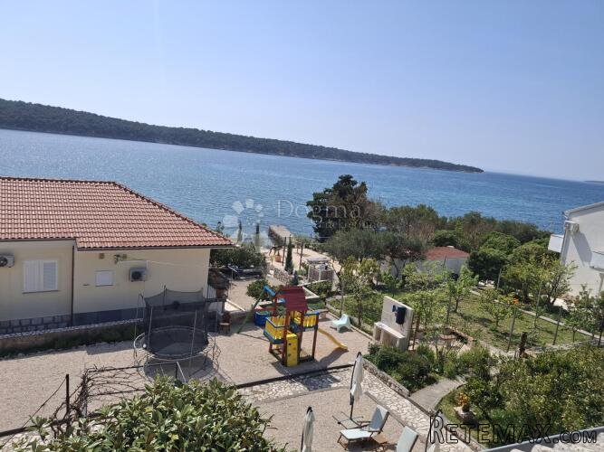 Kuća na ekskluzivnoj lokaciji uz more sa brodskim vezovima n - 3