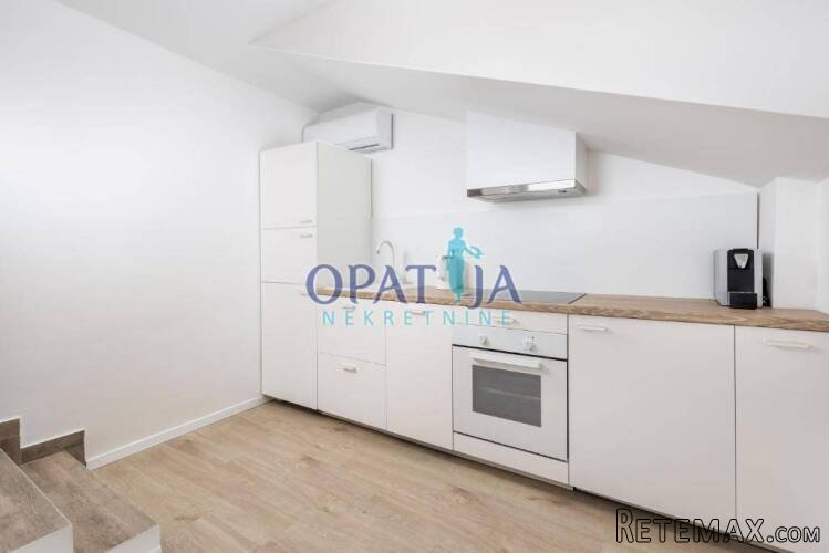 OPATIJA-CENTAR- moderno uređeni 2s+db s terasom i parkingom - 3