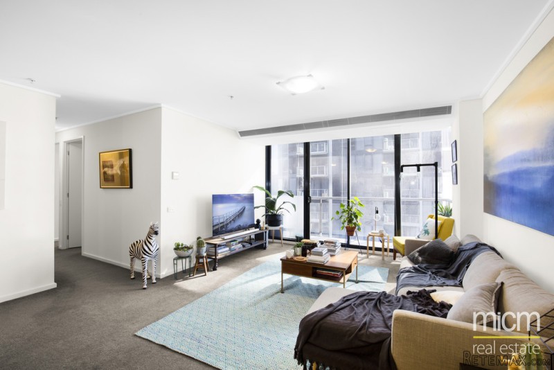 Space, Style, and Yarra River Views!