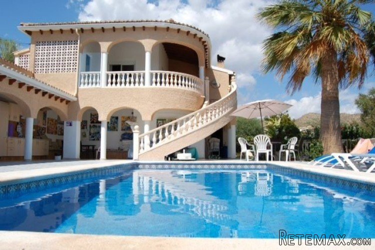 This beautiful villa is located in El Campello namely in..