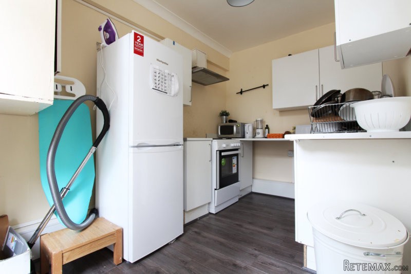 Twin with 2 single bed near Stratford.. - 2