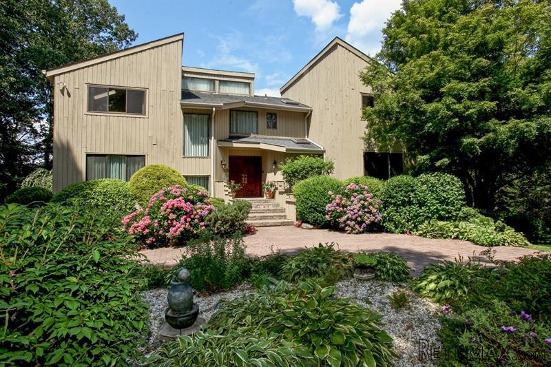 3 bedroom House For Sale: 23 Pine Hill.. - 2