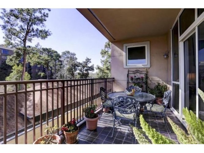 3 bedroom Flat For Sale: 511 S Post Oak.. - 2