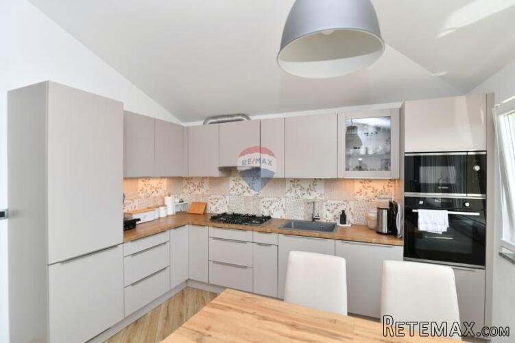 Kastav - predivan stan s pogledom na more, 110 m2 - 2