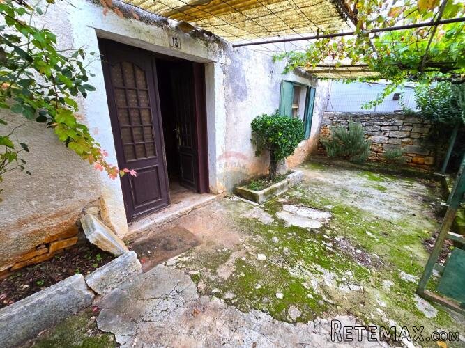 Rovinj,okolica-9km-kuća+876m2 građevinskog zemljišta - 2