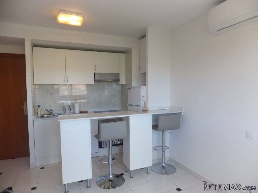 Flat refurbished in 2016.It has 1 bedroom, bathroom with.. - 3