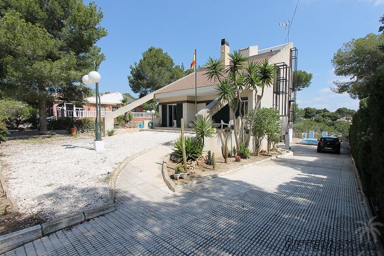 This beautiful villa in Pilar de la Horadada has 3 bedrooms..