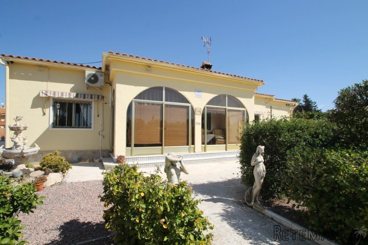 In a special residential area in La Marina, we have this..