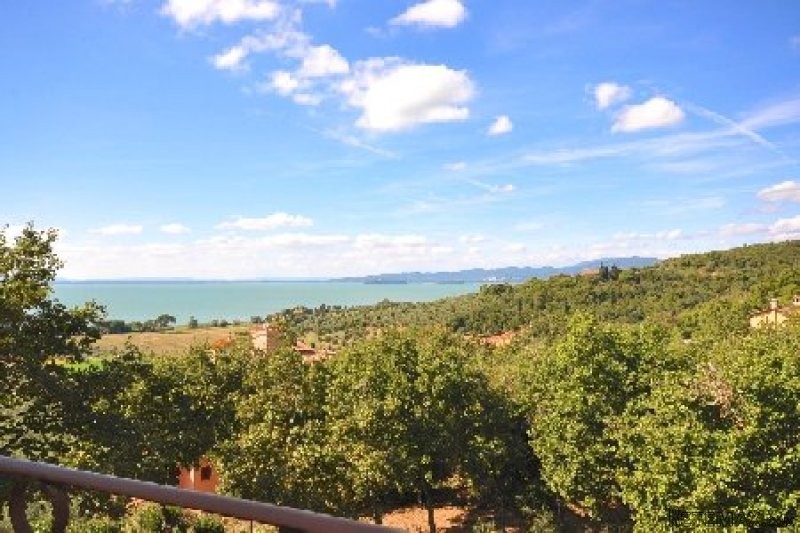 Three Bedroom Apartment With Lake..