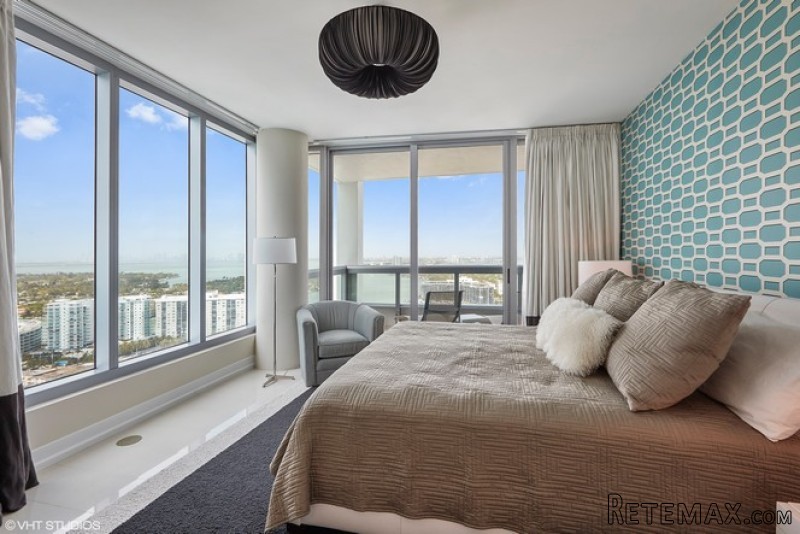 2 bedroom Flat For Sale: 6899 Collins.. - 2
