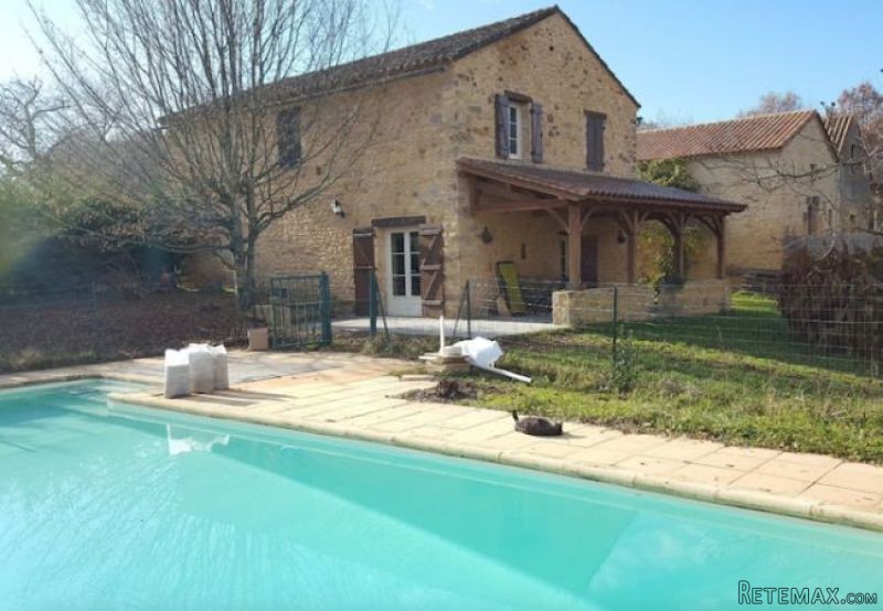 Glorious House with Swimming Pool