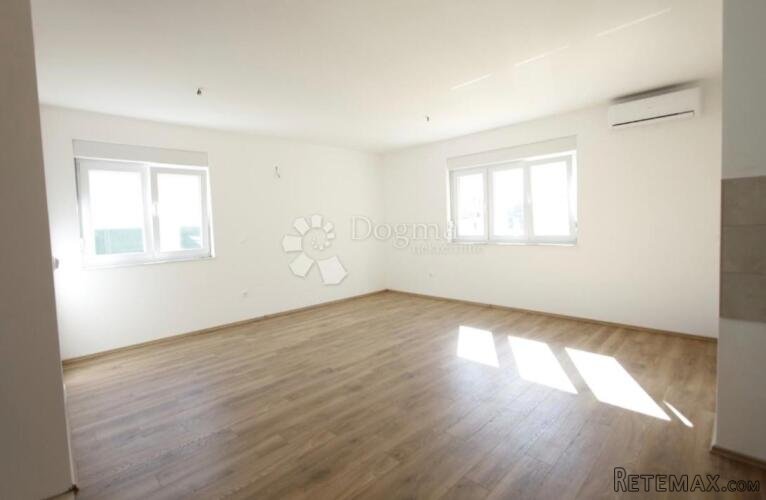 VODICE - dvoetažni stan na 1. katu 130 m2 - 2