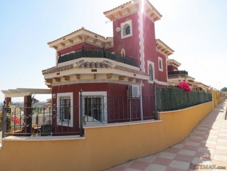 3 Bedrooms - Villa - Alicante - For Sale