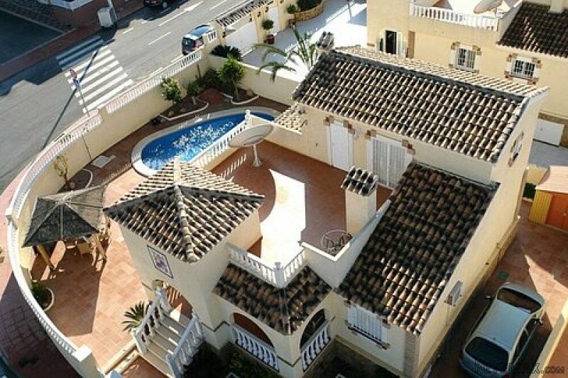 * LARGE 5 BED DETACHED MEDITERRANEAN..