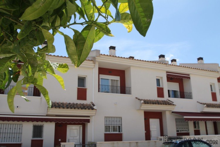 This beautiful spacious terraced house located on the east..