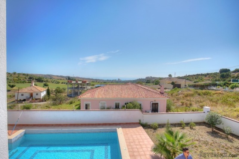 4 Bedrooms - Villa - Malaga - For Sale