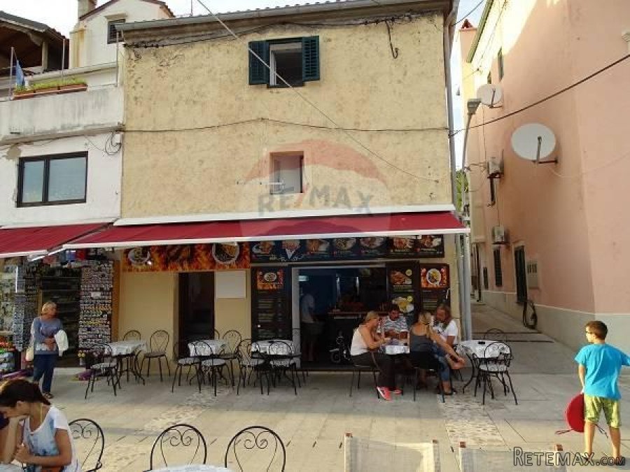 Baška - atraktivan p.p. 20m2, stambeni prostor 16m2 - 2
