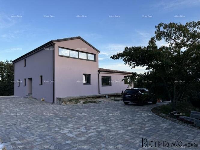 Prodaje se prekrasna stancija, okružena šumom i v.. - 2