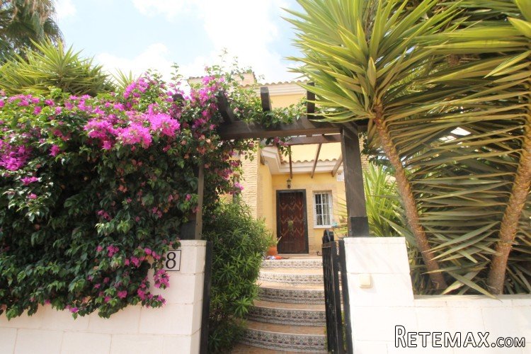 This beautiful detached villa is situated on the.. - 2