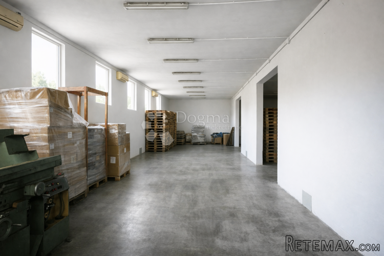 Industrijska hala 340m2 + veliko zemljište u Pazinu. Idealno - 3