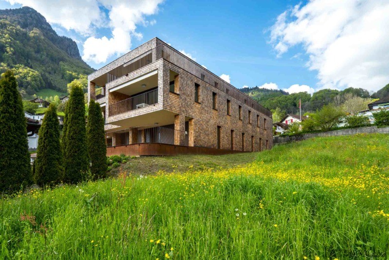 LIVE LIKE ON HOLIDAY ON LAKE LUCERNE