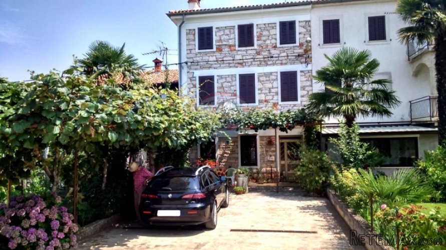 Novigrad, okolica kamena kuća 800m od mora