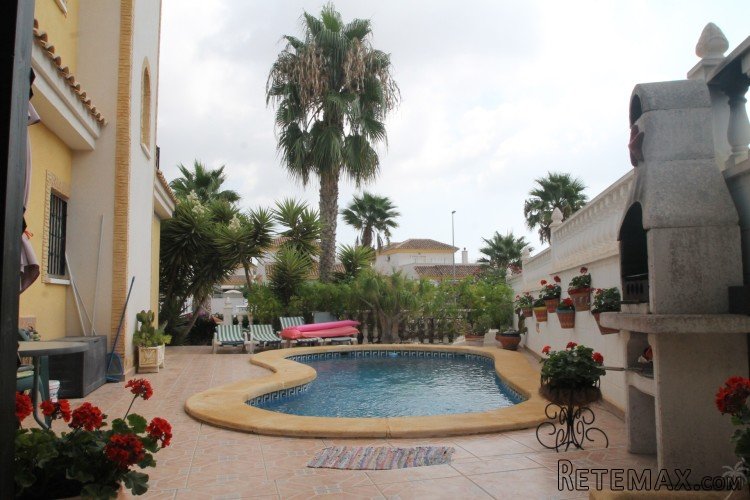 This beautiful detached villa is situated on the.. - 3