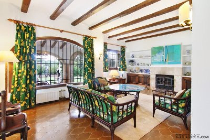 5 bedroom villa on large flat plot in.. - 2