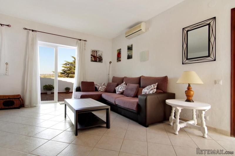 Well presented one bedroom apartment..