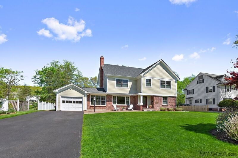 5 bedroom House For Sale: 129 Croton.. - 2