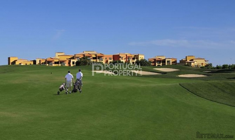 Luxury Apartment Overlooking Golf Course