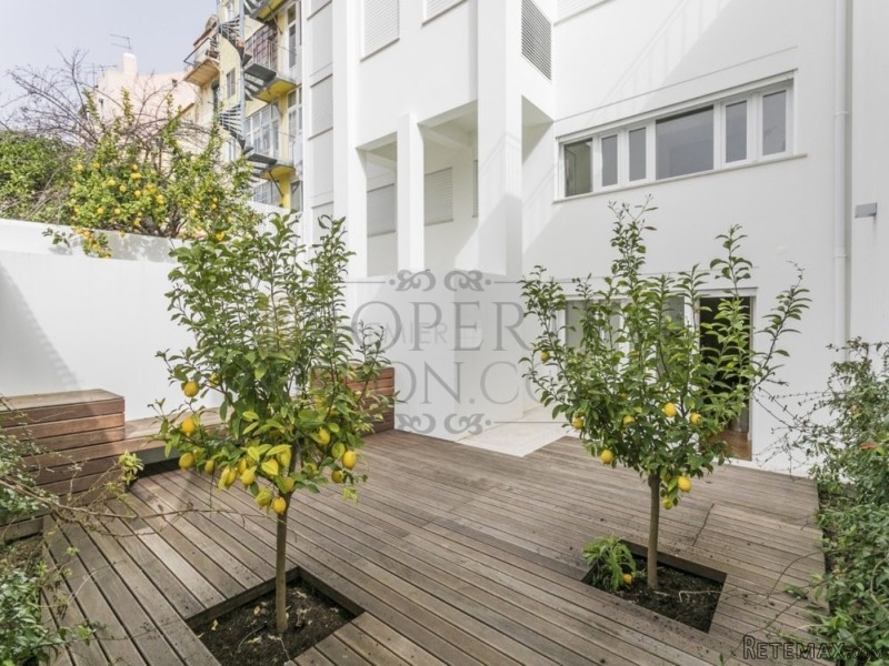 T1 Lisbon apartment with amazing..