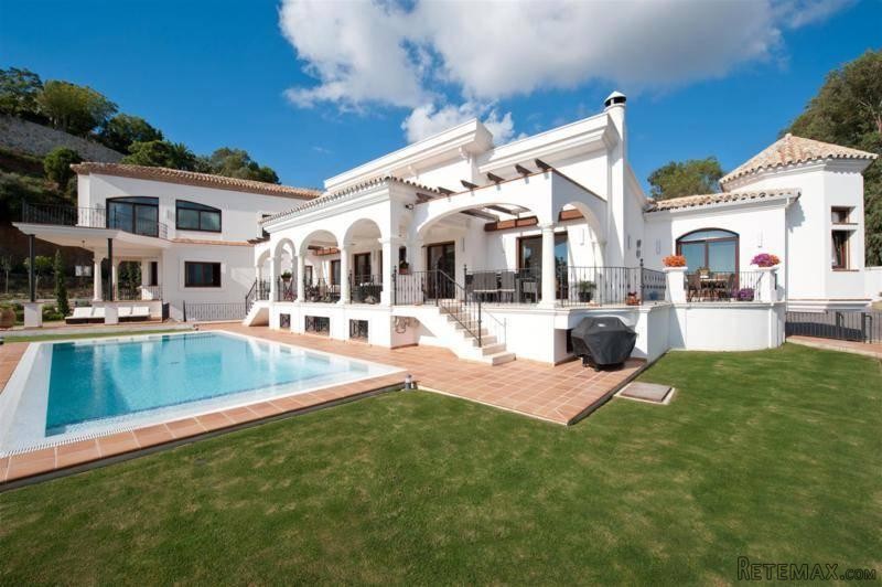 8 bedroom detached villa for sale