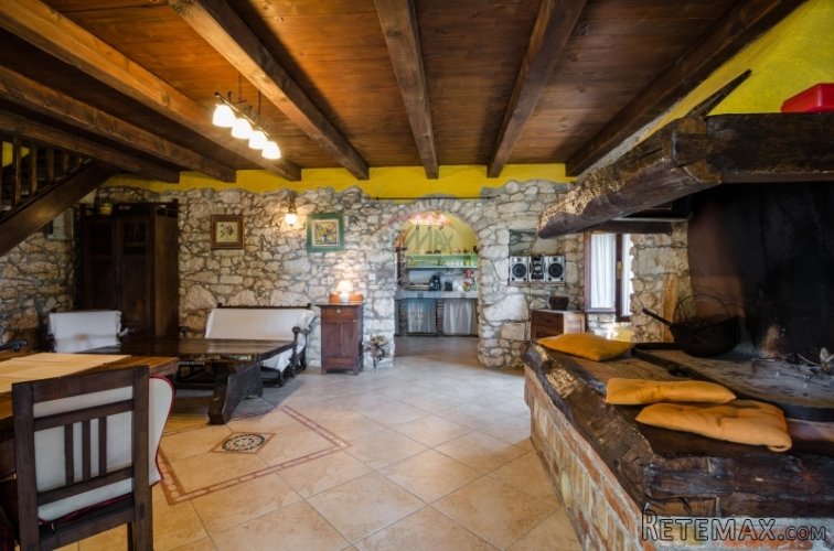 PREKRASNA STARA STANCIJA NA 13 000 M2 - 4