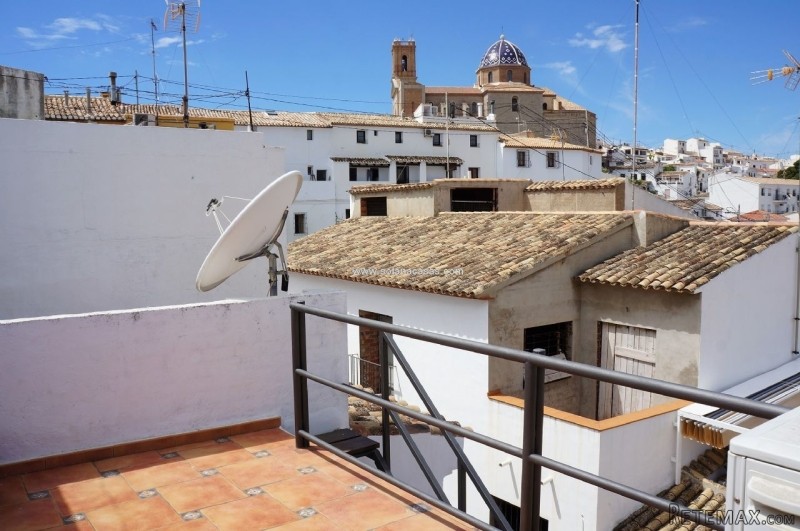 Town House - Townhouse on three levels..