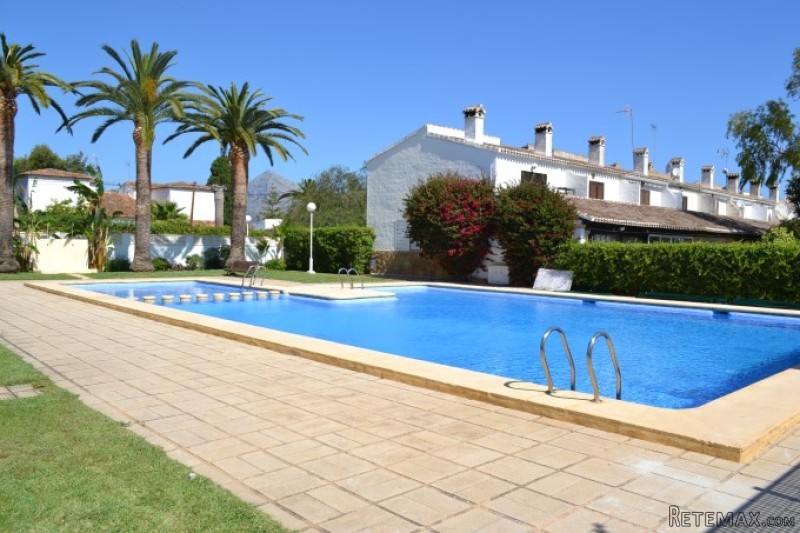 V1527 - A Tastefully Reformed Apartment..