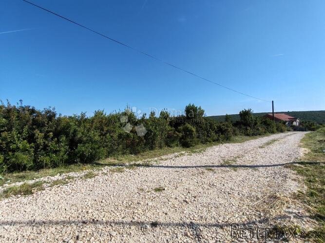 Debeljak - Građevinsko zemljište 660m2 - 2