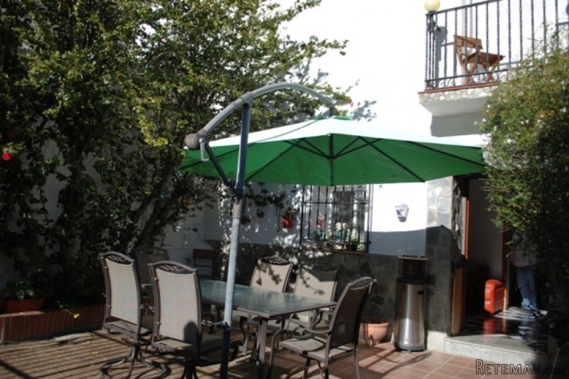 3 bedroom, 1 bathroom Townhouse, (build..