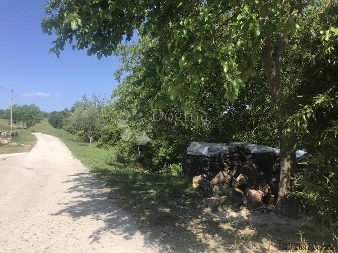 BUZET OKOLICA SELO SA 4 KUĆE