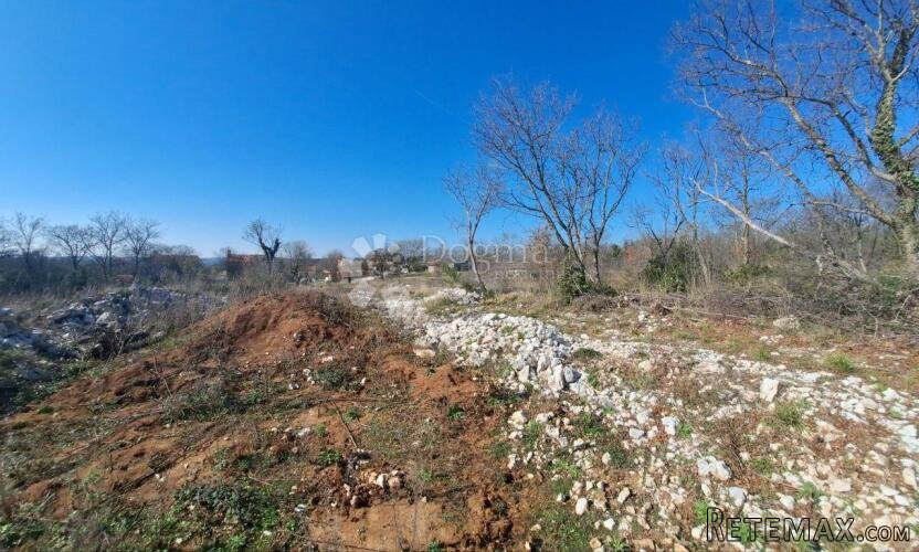 GRAĐEVINSKO ZEMLJIŠTE OKRUŽENO PRIRODOM - 3