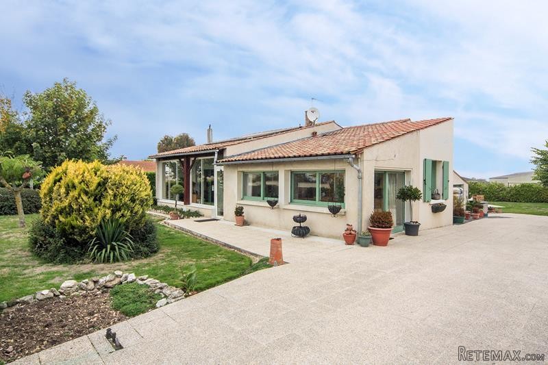 Modern Three Bedroom House With Pool