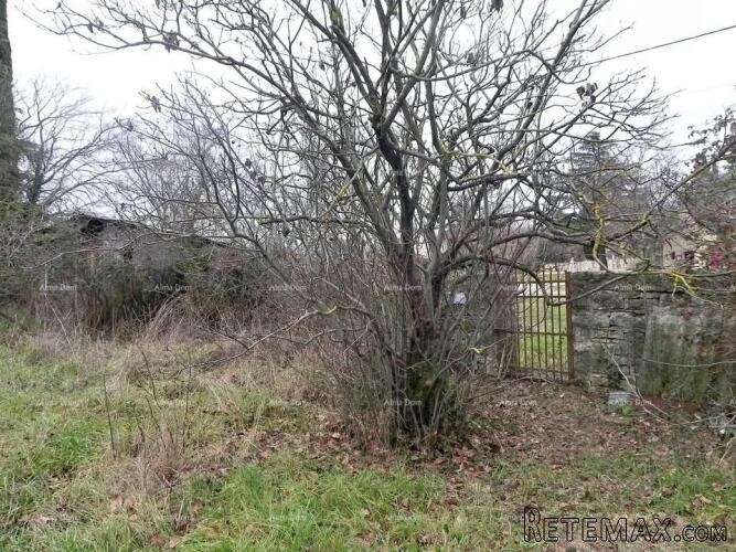 Na prodaju je građevinsko zemljište od 720 m² - 4