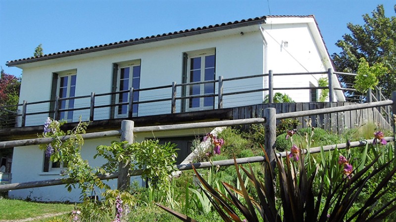 Beautiful Bungalow On Two Levels With.. - 2