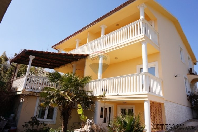 ISTRA,MEDULIN - KUĆA SA PET APARTMANA