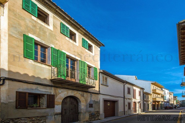 Large townhouse in the heart of Campanet built in the late.. - 2