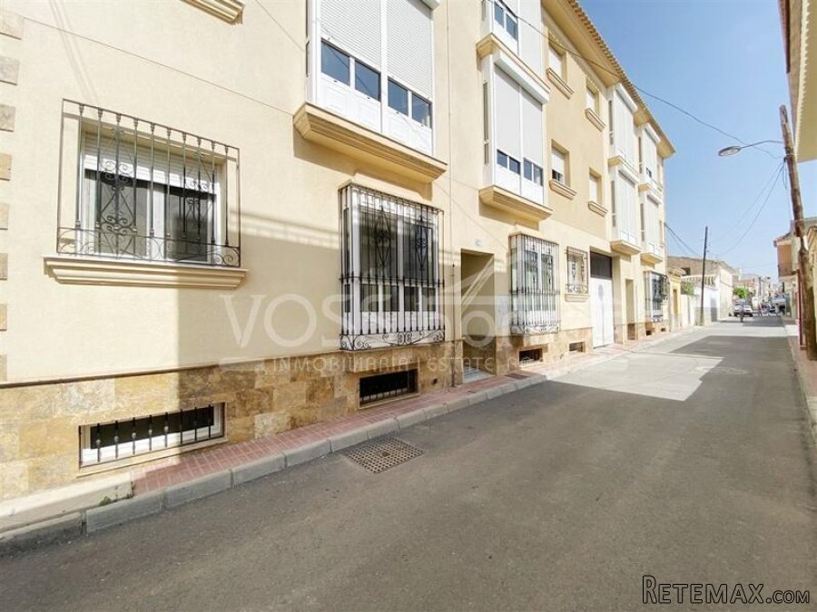 A spacious, well maintained, light & airy, modern, ready.. - 3