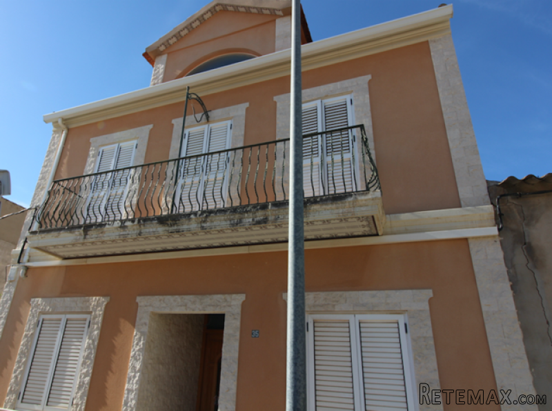 Excellent Value Large Village House La..