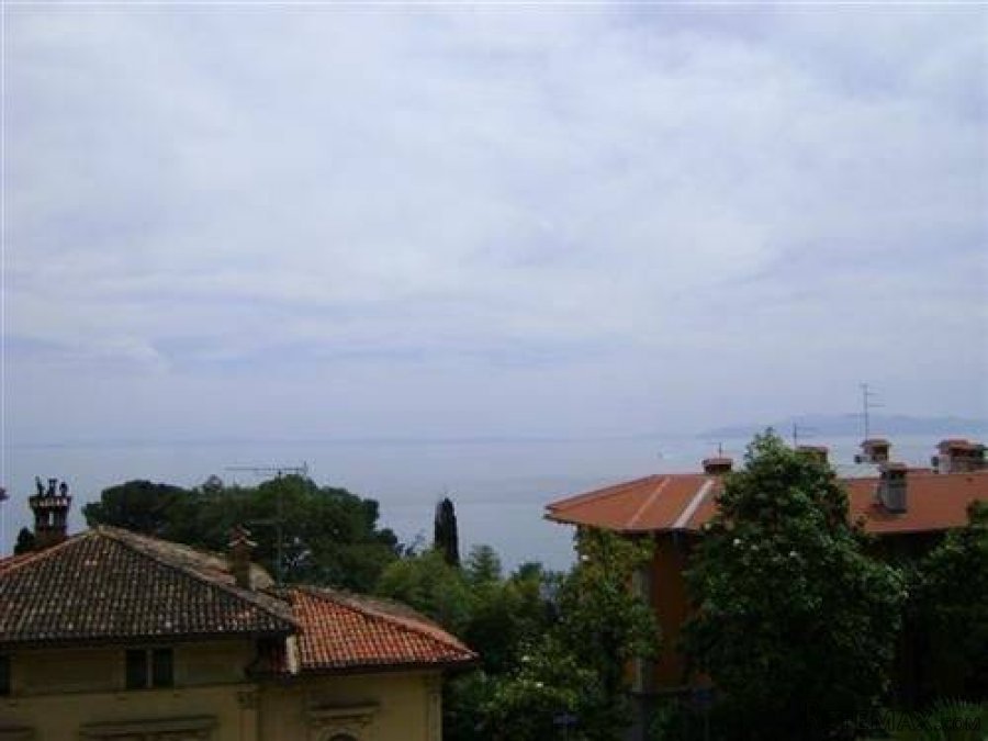 OPATIJA - VOLOSKO, POGLED, BALKON, 50 m. OD MORA