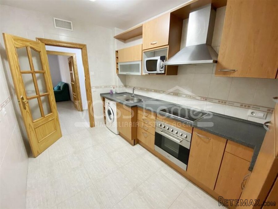 A spacious, well maintained, light & airy, modern, ready.. - 8