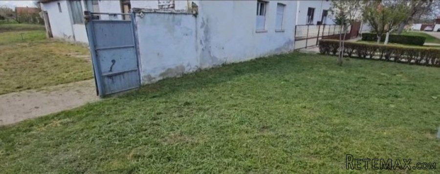 Kuca i plac u Žablju - 8